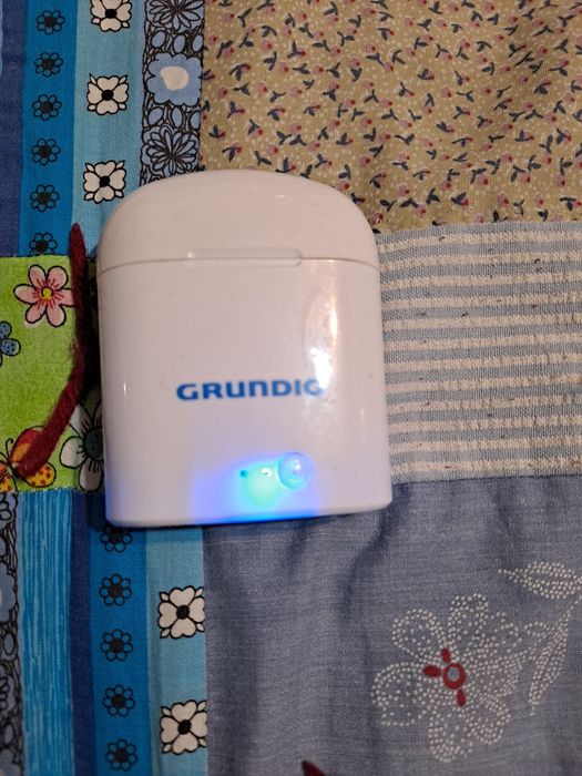 Căști wireless marca grundig.