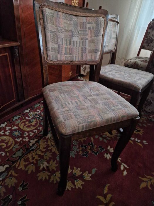 Vând Scaune și masă