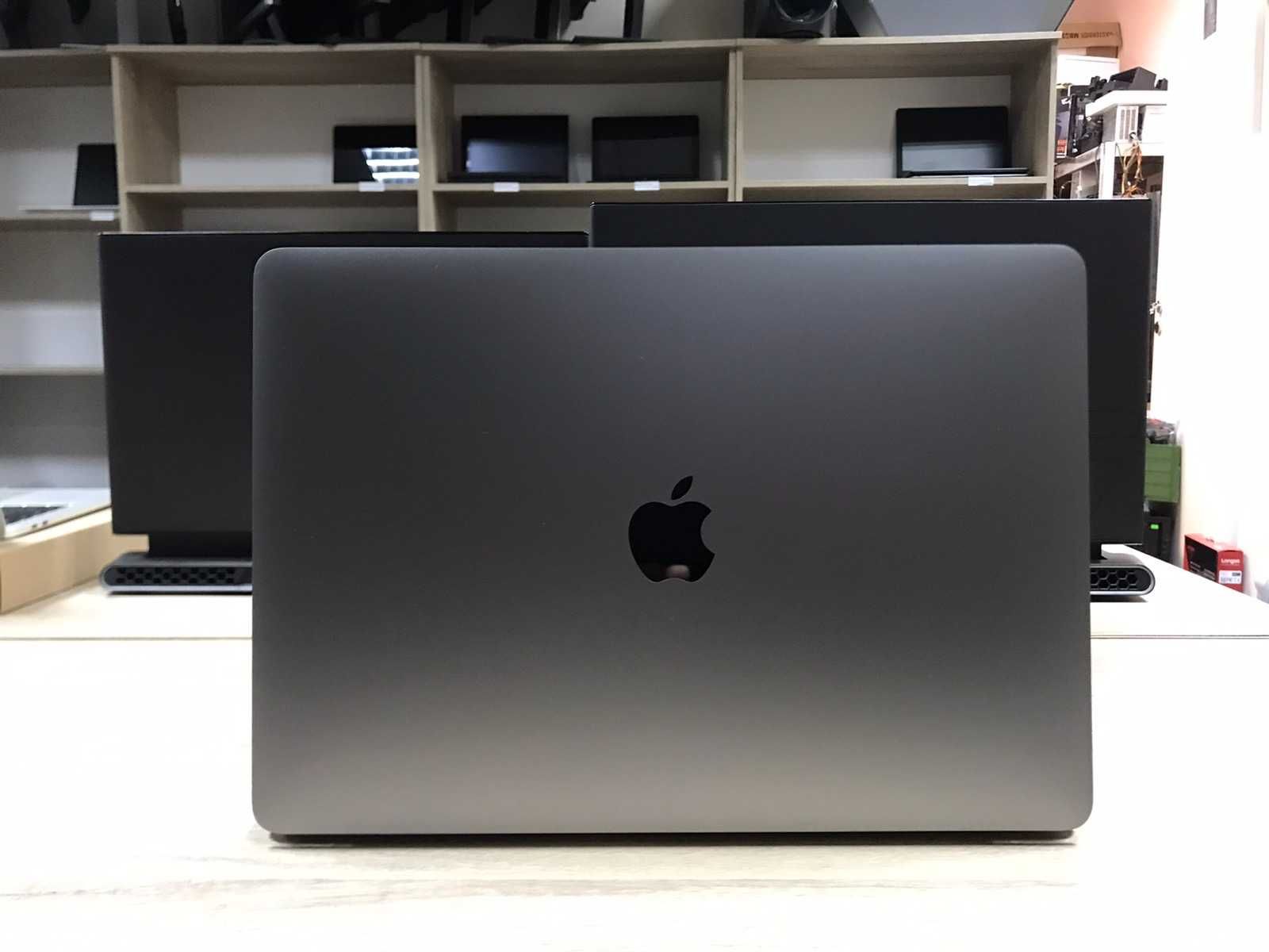 Лаптоп Apple Macbook PRO 2017 I5 8GB 256GB SSD с гаранция A1706