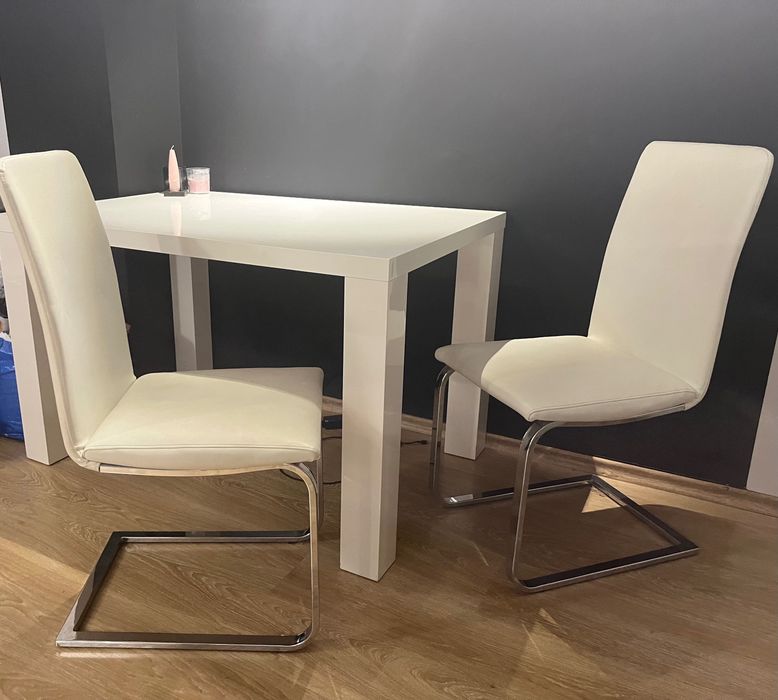 2 Стола кожени/бели