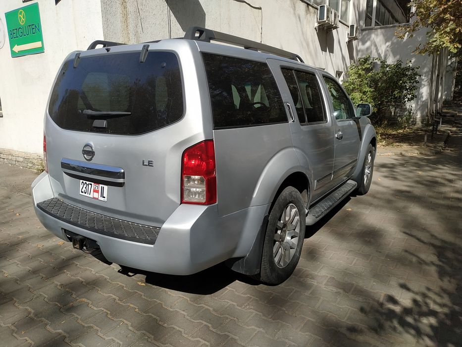 Nissan Pathfinder 2011