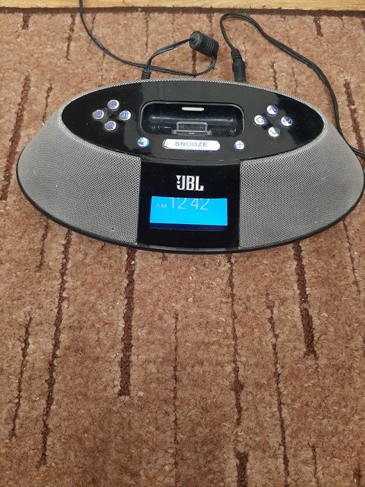 Radio Jbl cu incărcător de iphone