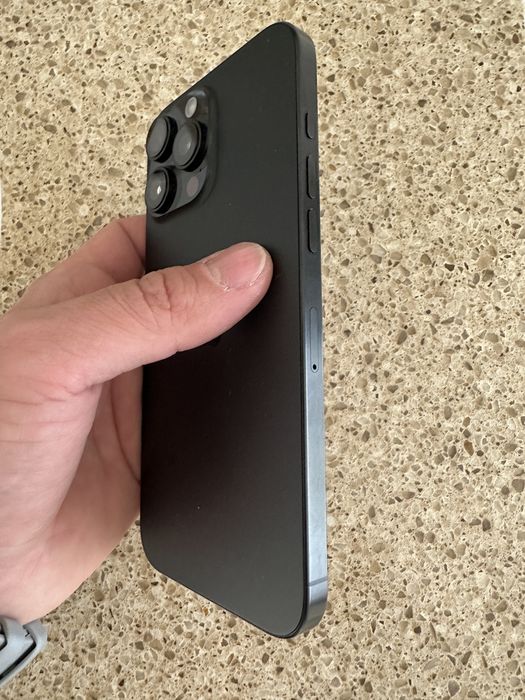iPhone 16 Pro Max, Black Titanium- pret fix