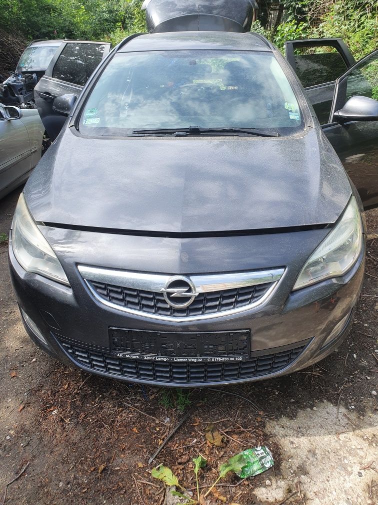 Dezmembrez Opel Astra J 1.7 CDTI
