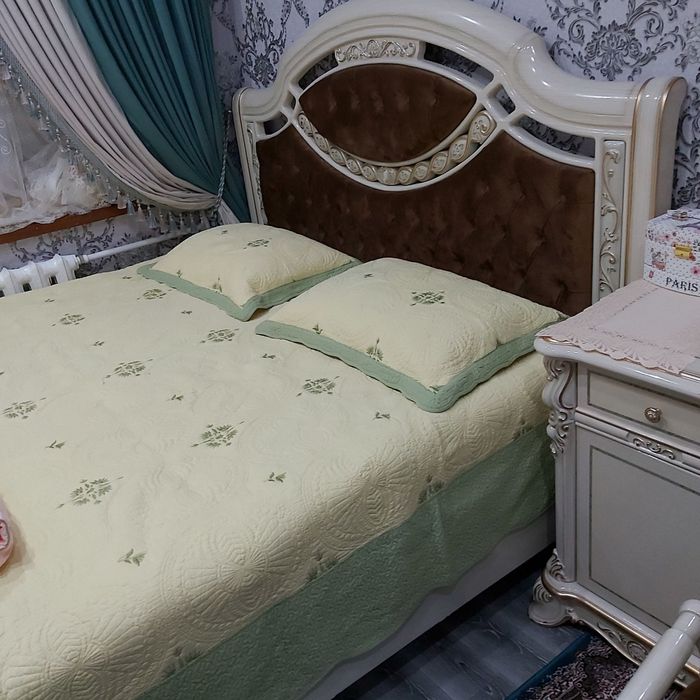 Комплект мебеллар расмда куриб турганиз хаммаси. Янгидай турипти.