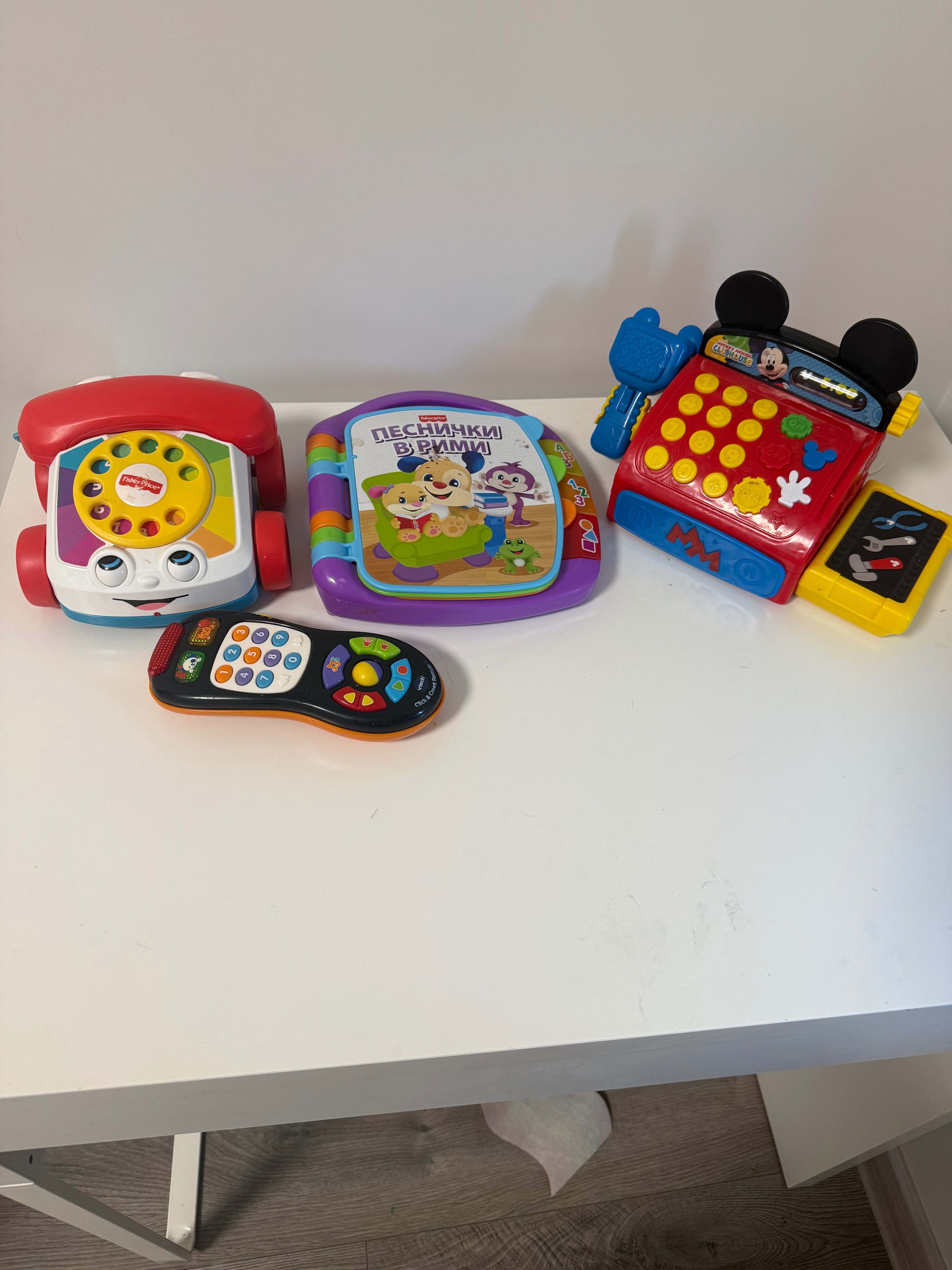 Fisher price книжка плус телефон и касичка сет в добро състояние
