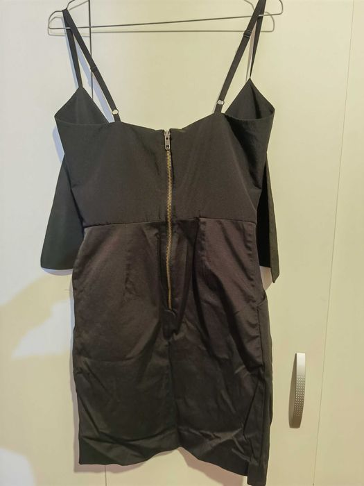 Стилна, официална елегантна черна рокля с презрамки H&M