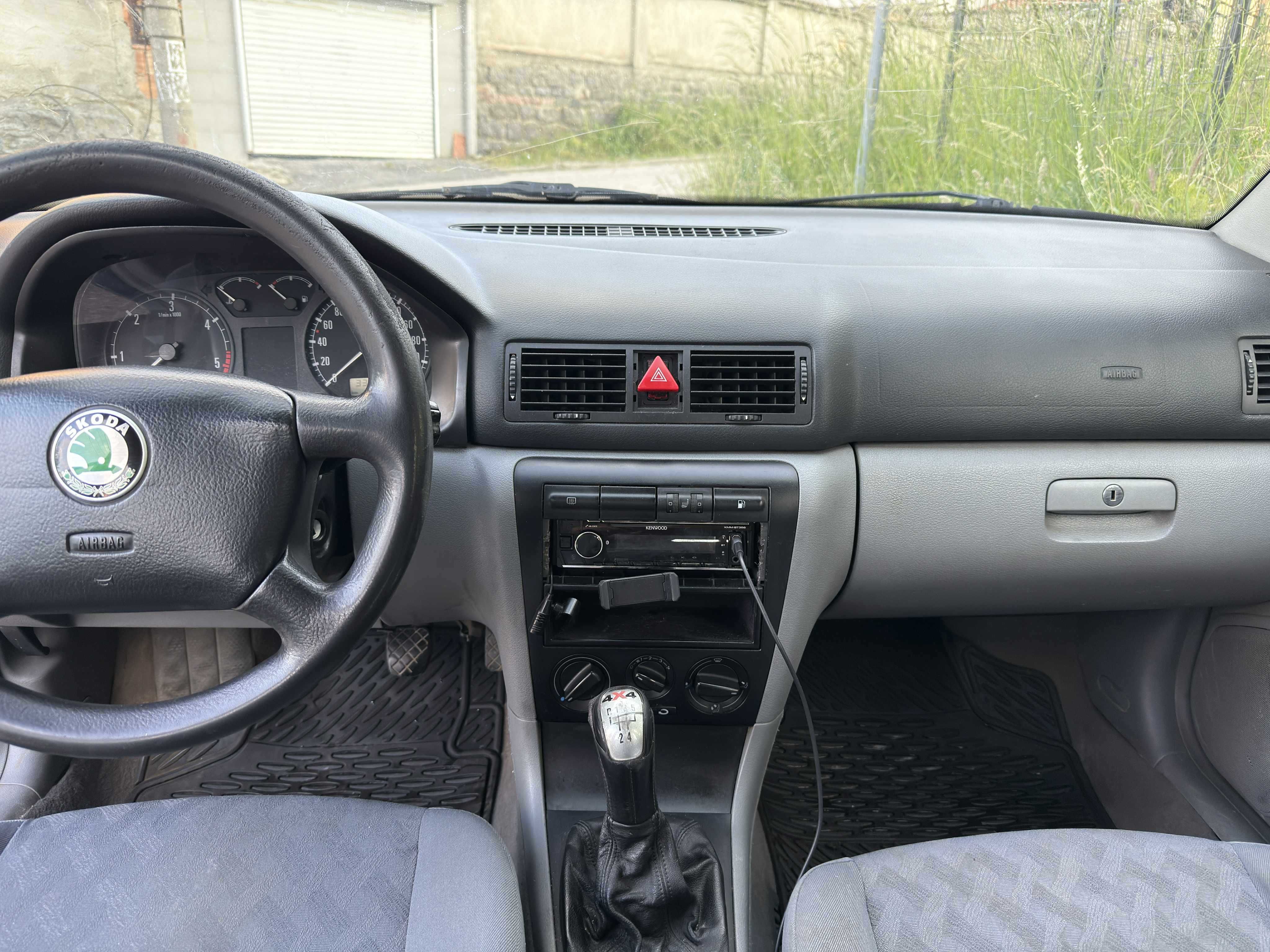Продавам шкода октавия 1.9 90кс 4/4