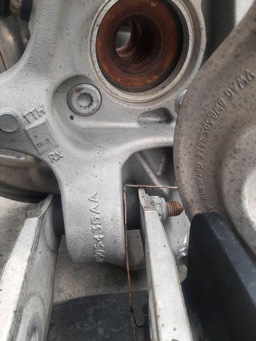 fuzeta stanga spate audi a4 b9 4x4 2.0 tdi   8w0505435aa