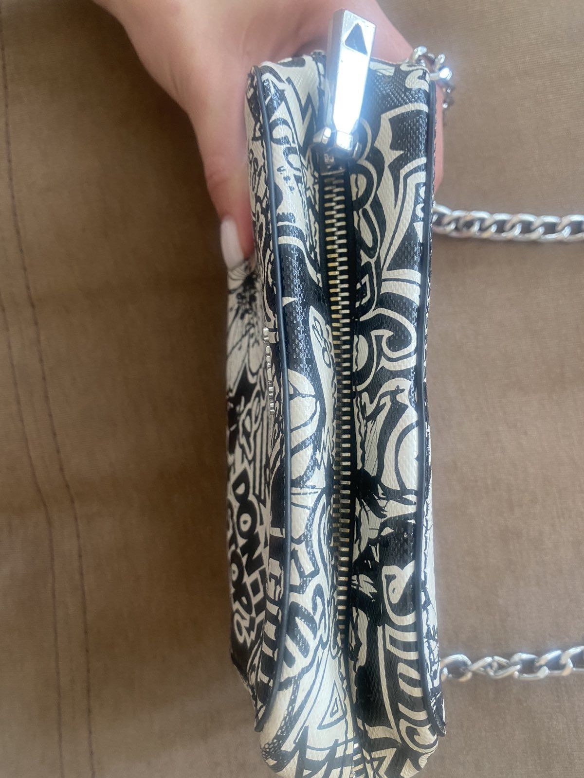 Оригинална чанта Guess
