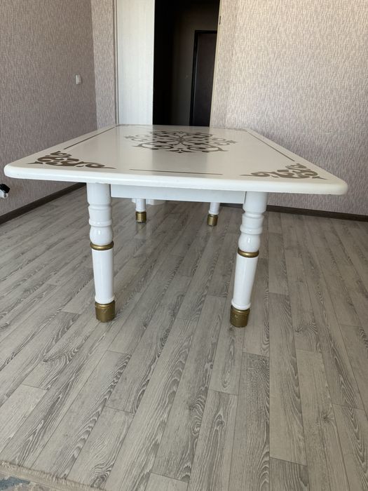 Продается стол для зала