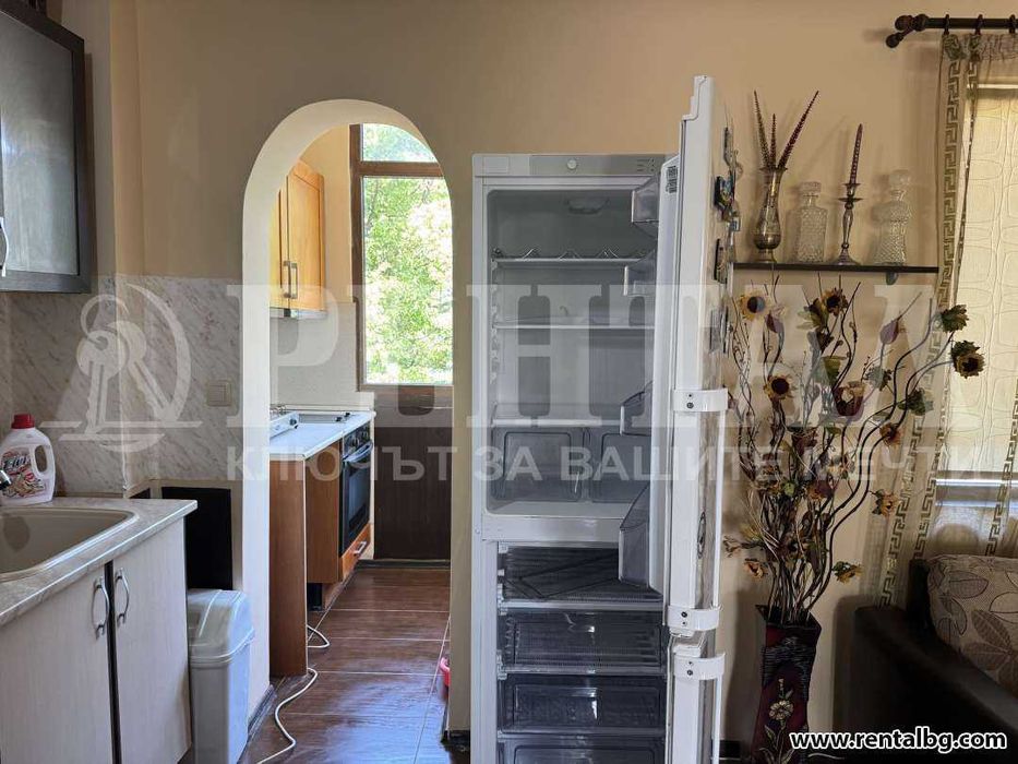 Дава се под наем Тристаен апартамент в Пловдив, Център - 100 кв.м за 459 € - Снимка #4