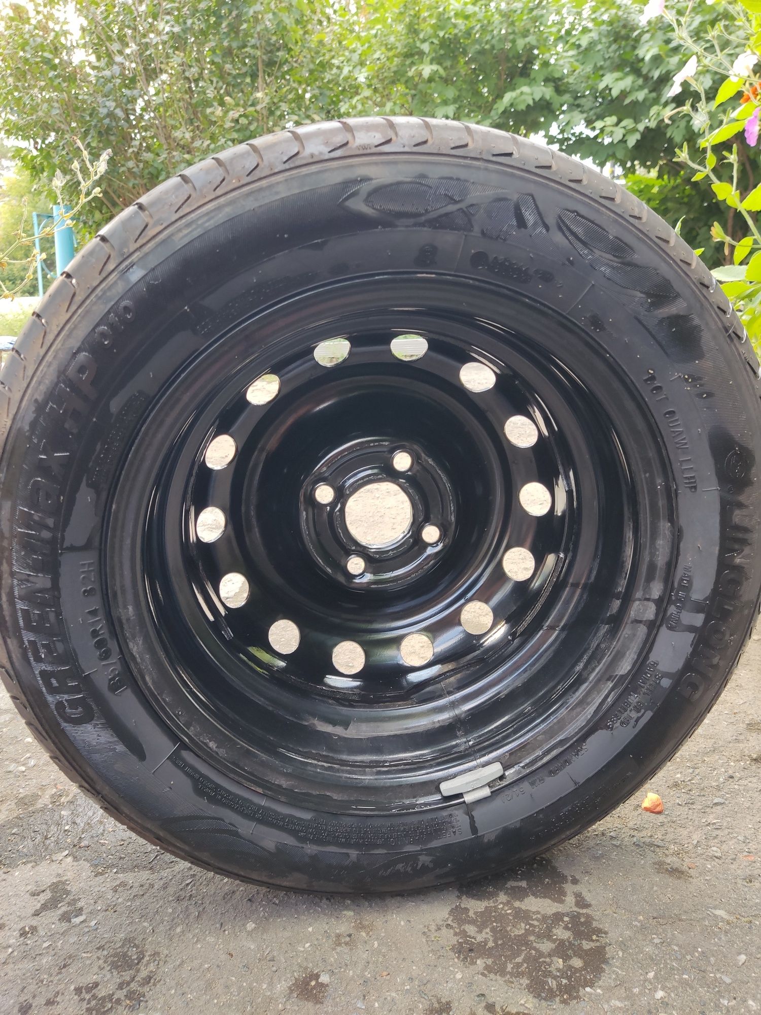 Продам новый баллон с диском 
Размеры 185/60R14 ,
Разбалтовка 4 на 10