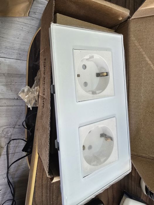 Priza dubla incorporabila ceramica