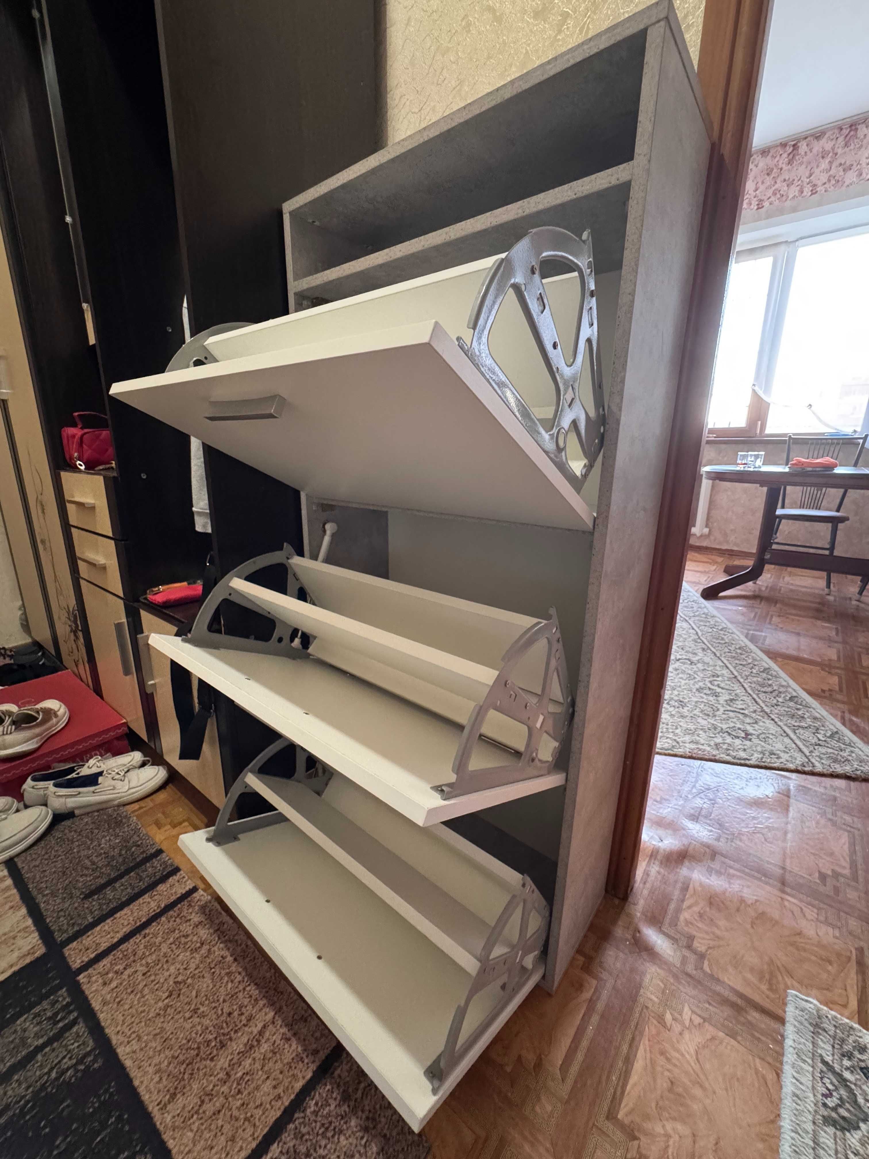 Продам компактную обувницу