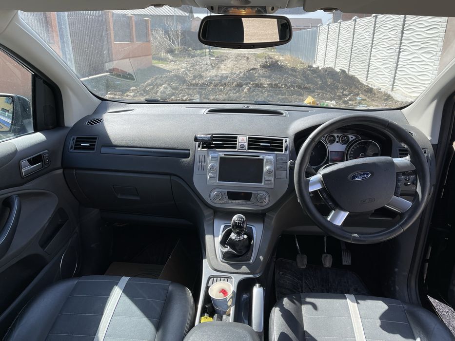 Vand sau dezmembrez ford kuga 2009