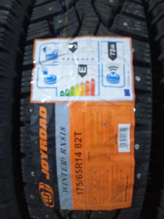 Зимние шины, шипованные, новые 175/65R14
