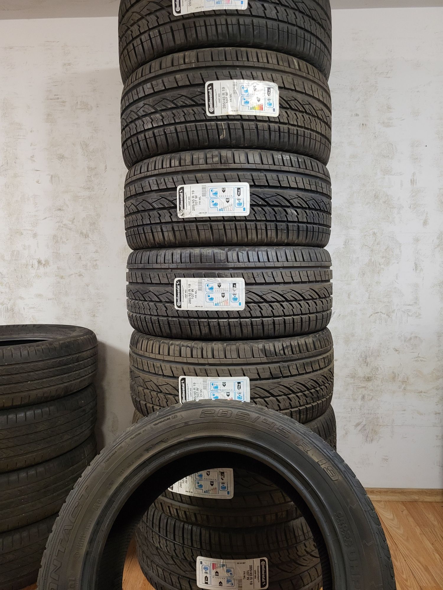 285/45/19 Continental / летни гуми джип