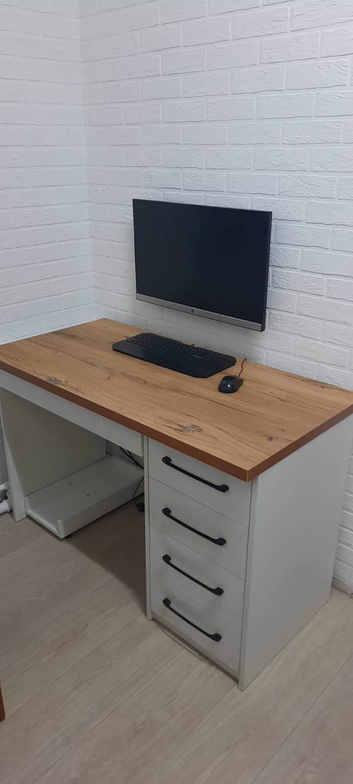 Компьютерные,  письменные  столы.
