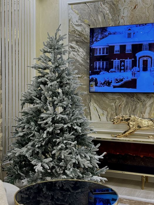 Искусственная новогодняя елка