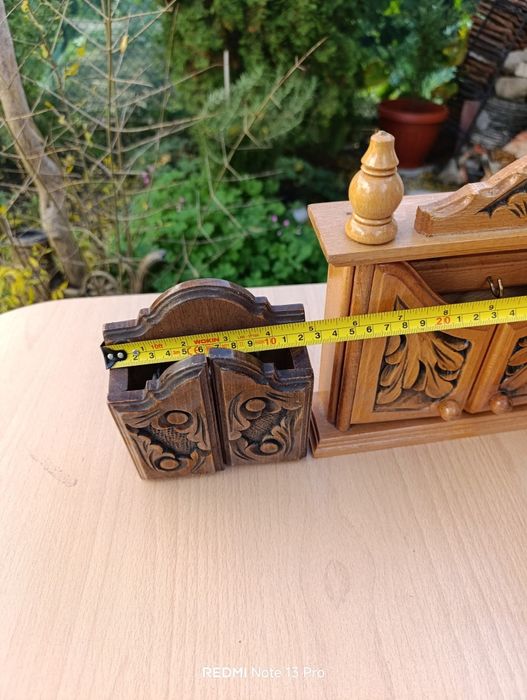 Малки дървени шкафчета