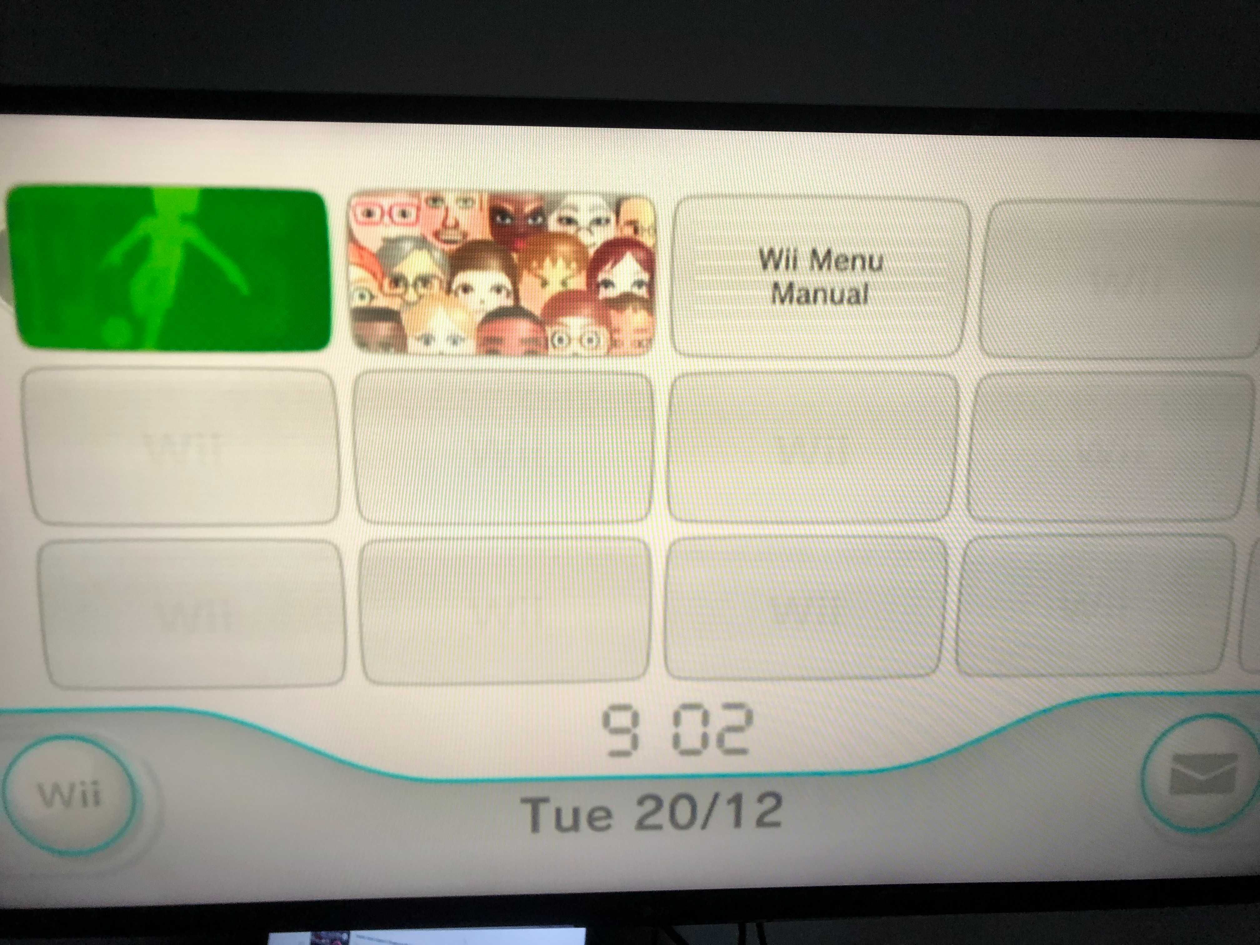 Consola Nintendo Wii mini + 2 Manete + 5 jocuri