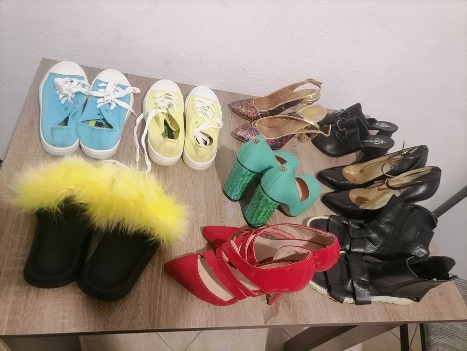 Дамски запазени обувки