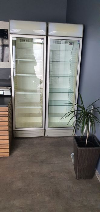 Вертикални хладилни витрини