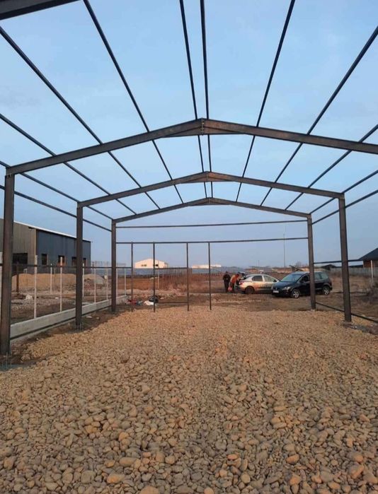 vând structură metalică 10 m lățime 25 lungimea 4 m la ștrasină din pr