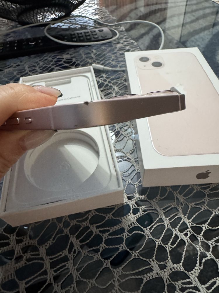 IPhone 13-бледо розово