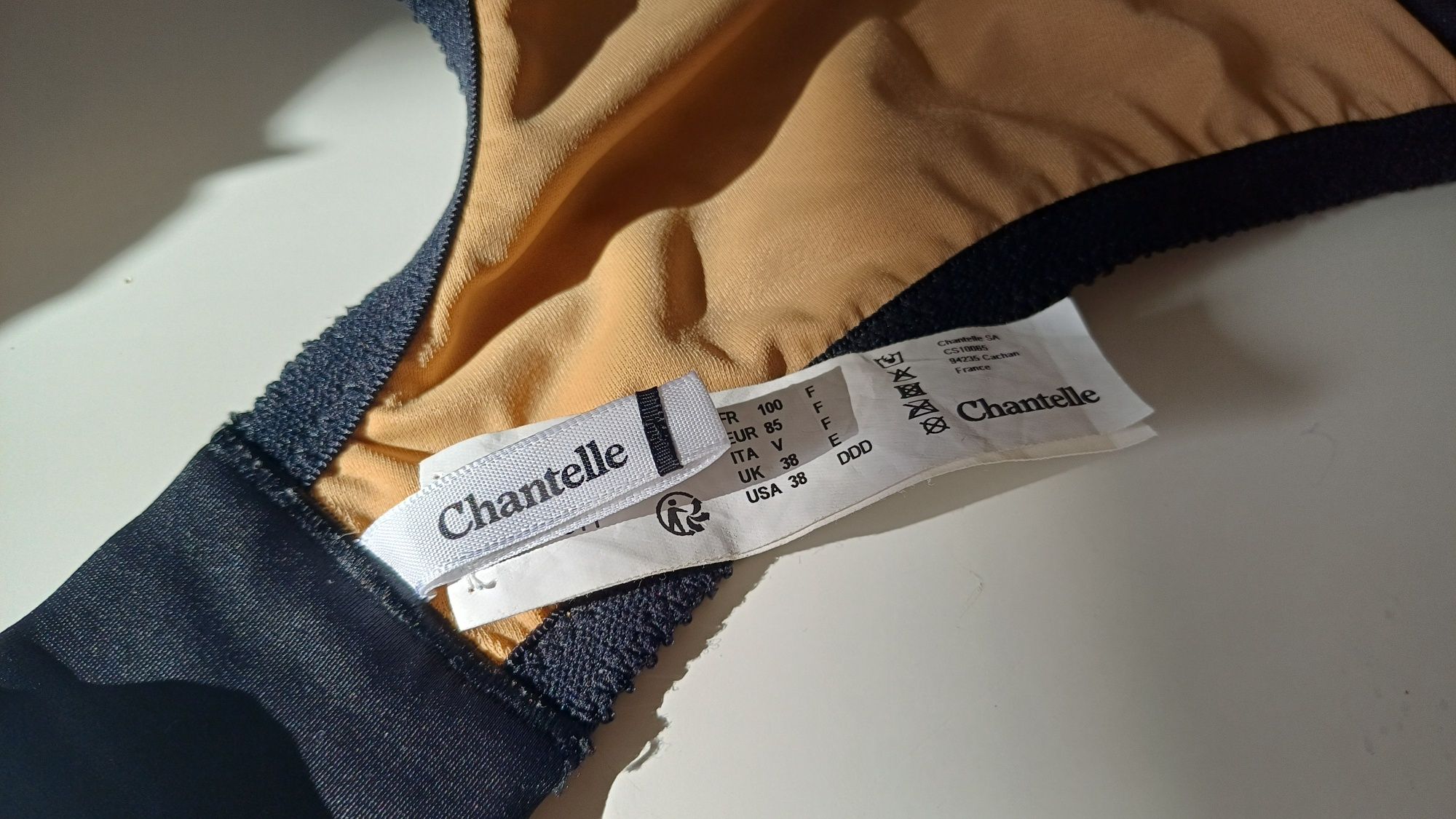 Черен сутиен Chantelle 85 F