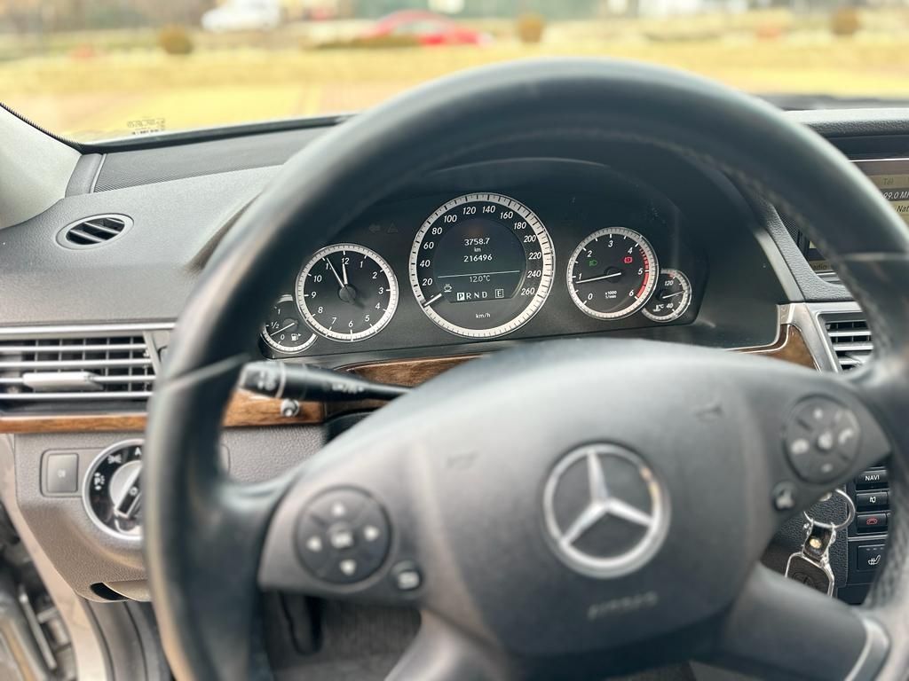 Vand Mercedes E220