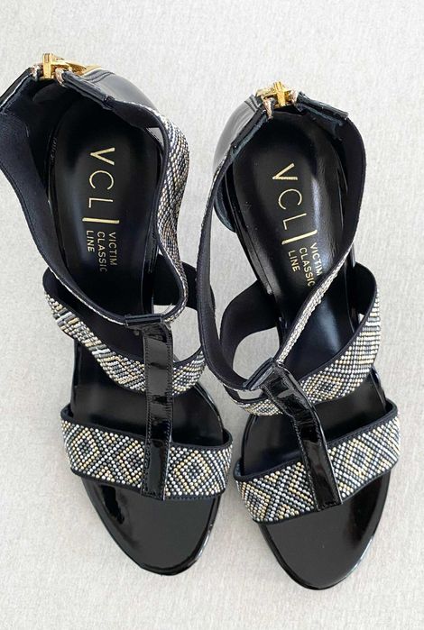 Vand sanda noua  marime 41 brand lux CONHPOL BIS