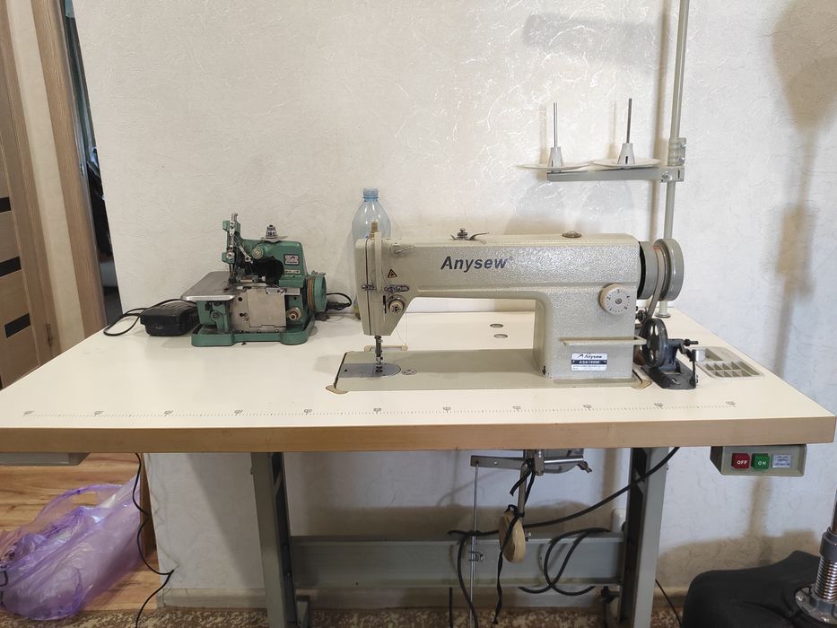 Машина швейная продам