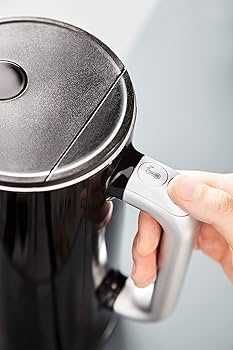 Чайник / Електрическа кана Krups Smart’n Light 1.5L (BW8018) 1700W