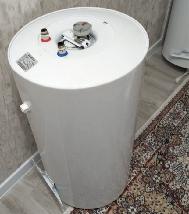 Продам Аристон 100 литоров нагреватель заменить,  бак целый цена 30т