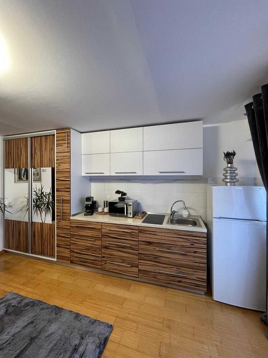 Ideala pentru investitie-garsoniera in Centrul istoric Brasov!