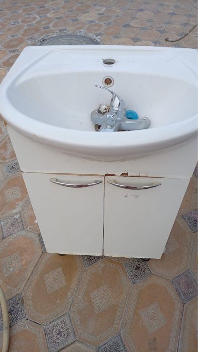 Раковина айнасымен сатылады! Сынбаған