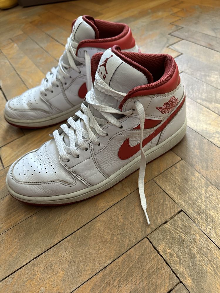 Nike Jordan 1 Mid - Бяло/червено