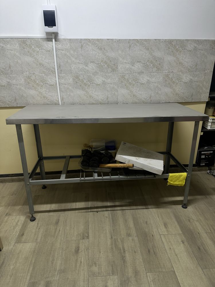 Печь хлебобулочная, расстоечный шкаф, разделочный стол