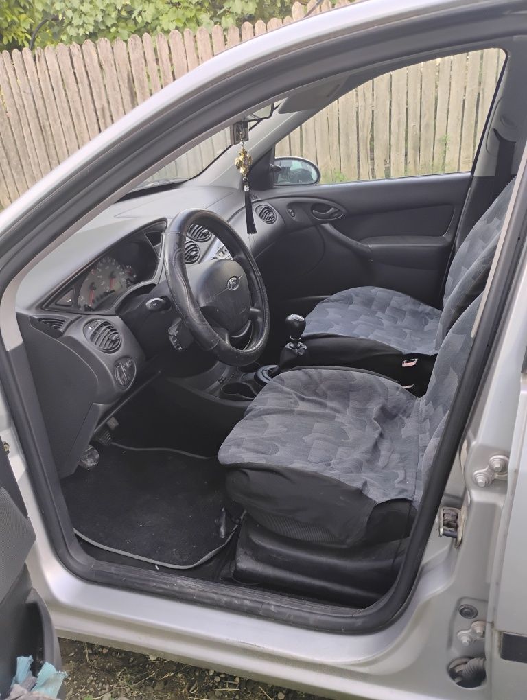 Ford focus 1 1 8 tdci an 2003 noembrie