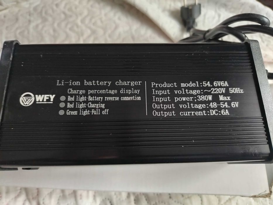 Încărcător 48v (54,6v 6a)