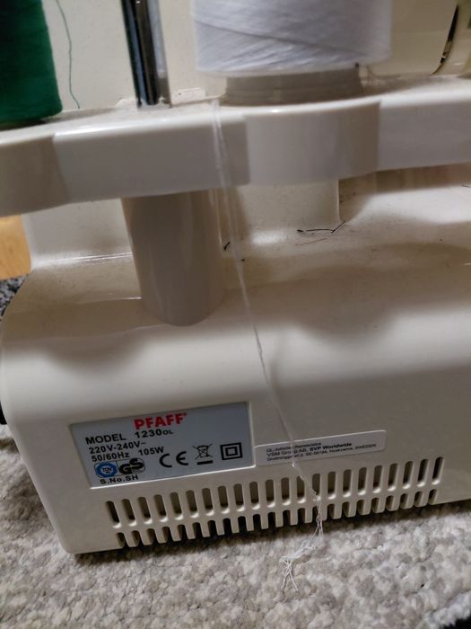 De vanzare  masina de surfilat cu 4 fire