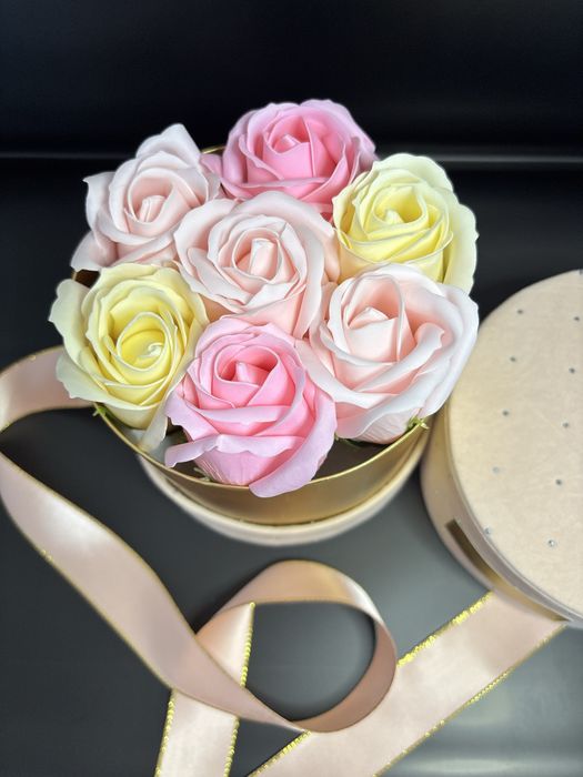 Cutie eleganta trandafiri