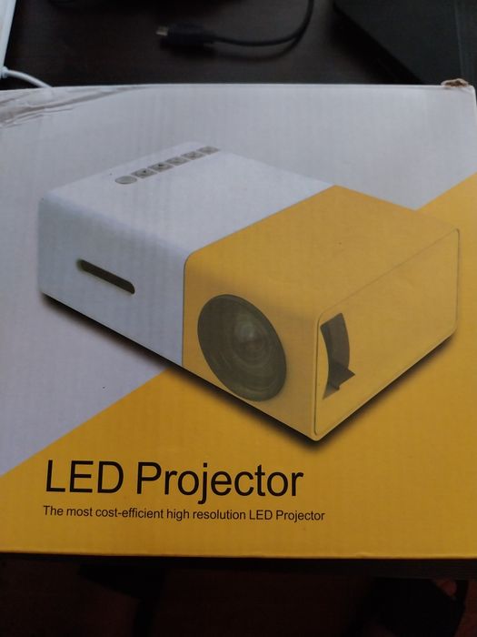 Vând projector led