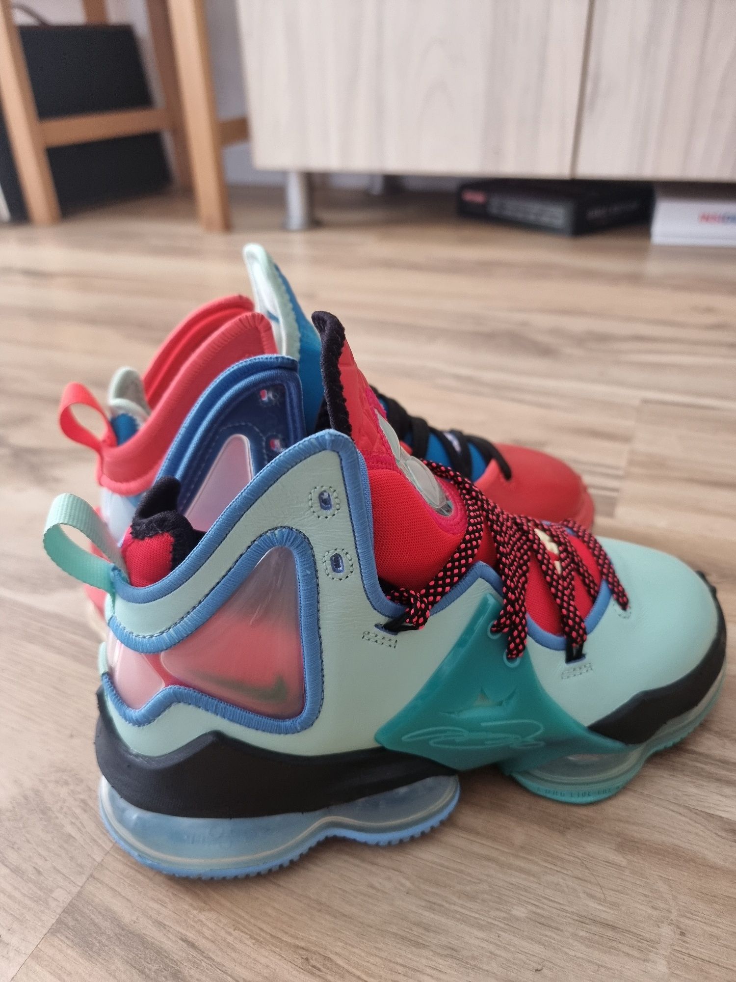 Nike Lebron 19 "The Map" Women, DQ7548-600