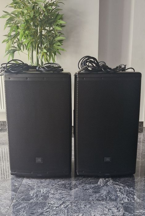 Vănd boxe active JBL