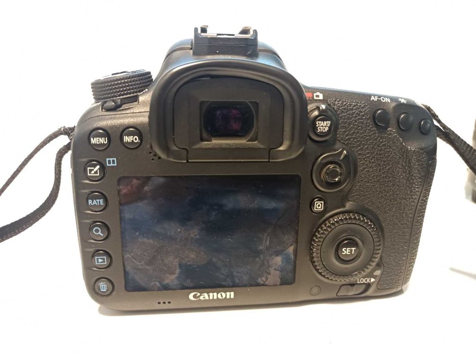 Canon 7d Mark 2 плюс аксесоари и обектив
