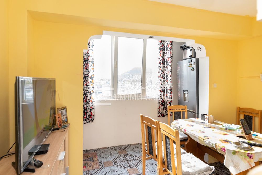 Двустаен ЮЖЕН апартамент - кв. Тракия!