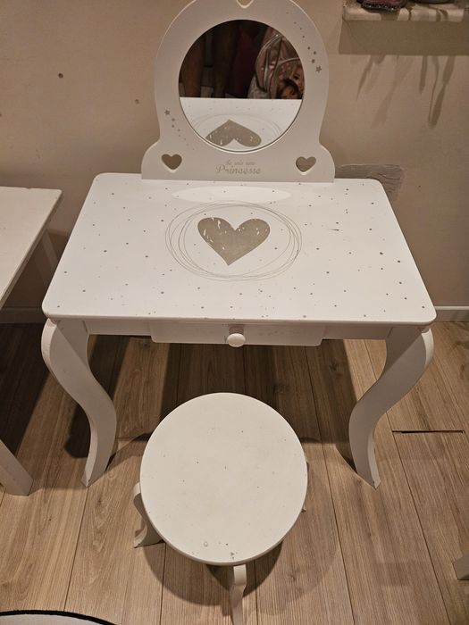 Детски мебели маса и тоалетка
